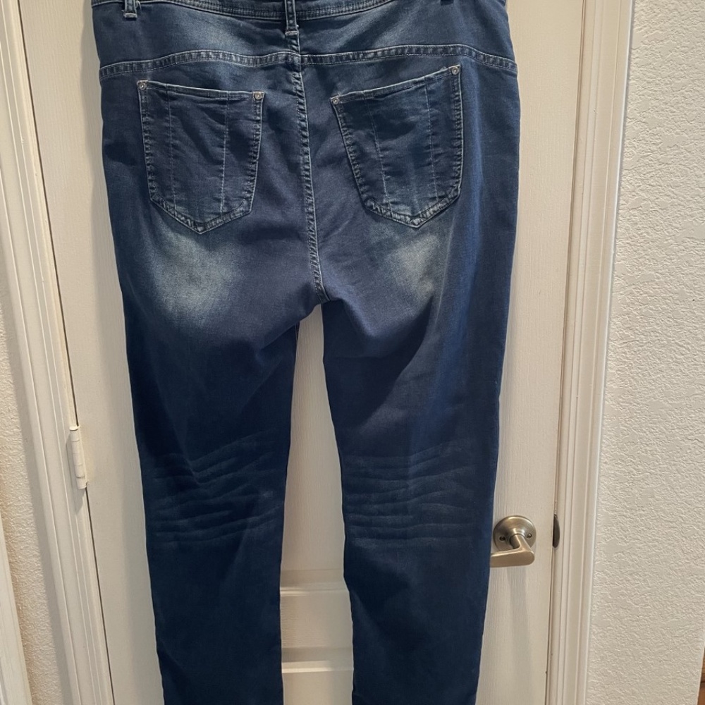 Jeans - Picture 2 of 3